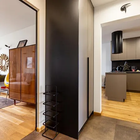 Park Reagana Modern By Bookinghost *