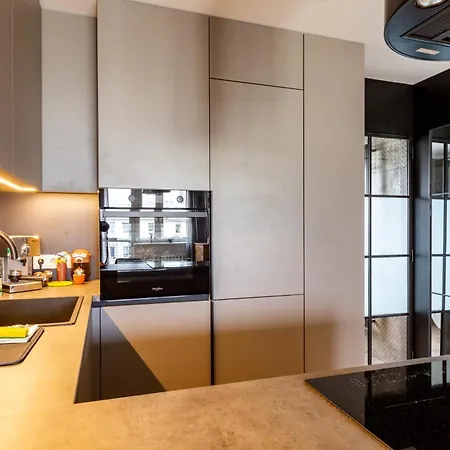 Park Reagana Modern By Bookinghost