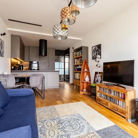 Park Reagana Modern By Bookinghost *