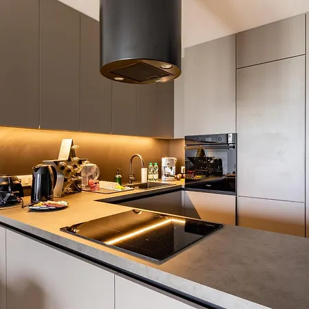 Park Reagana Modern By Bookinghost