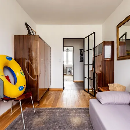 Park Reagana Modern By Bookinghost