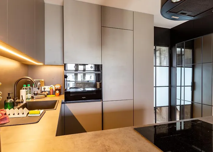 Park Reagana Modern By Bookinghost