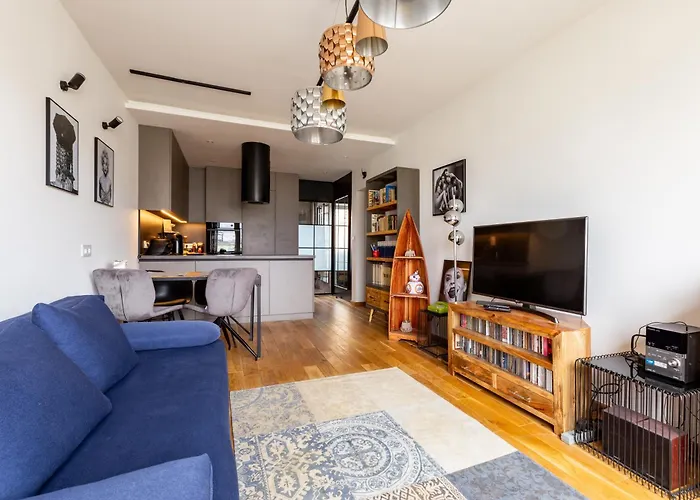 Park Reagana Modern By Bookinghost *