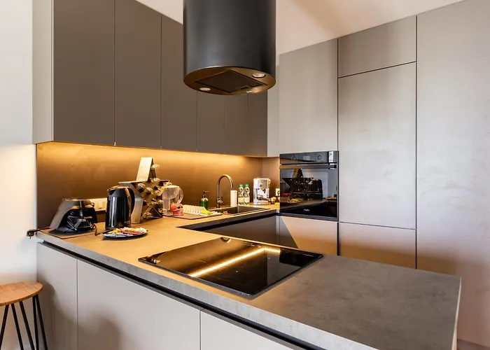 Park Reagana Modern By Bookinghost