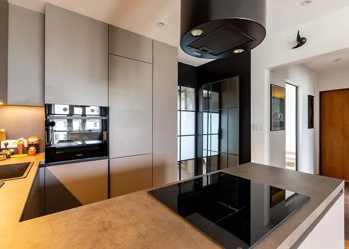 Park Reagana Modern By Bookinghost Lejlighed